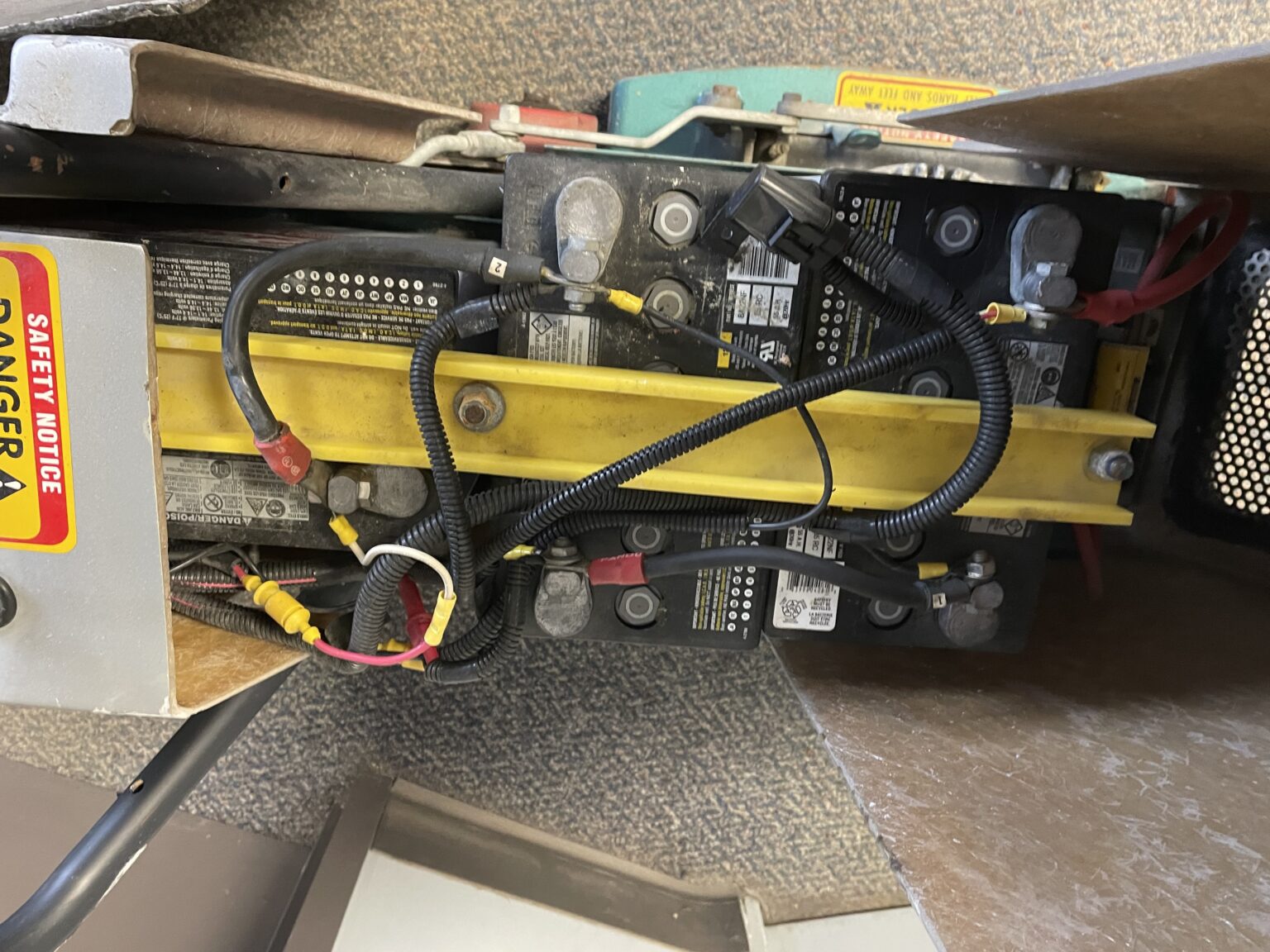 OLYMPIA ELECTRIC ICE EDGERSIMILAR TO ZAMBONI 3,950.00 Edge